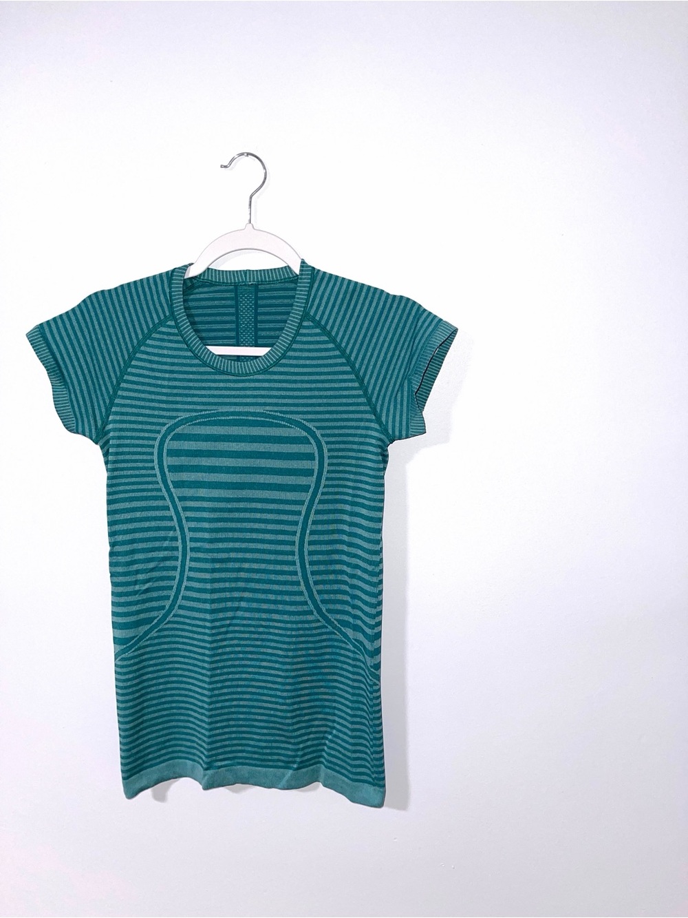 Lululemon Swiftly Tech Short Sleeve Crew
Heathered Forage Teal (Striped)